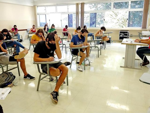 Unicamp inicia 2ª fase do vestibular 2021 com provas de redação, português e inglês - Autenticus Educa